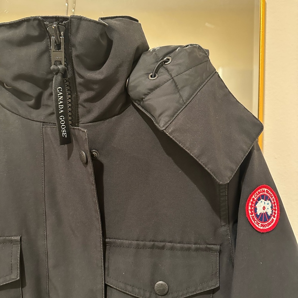 Canada Goose Coat - Picture 3 of 9
